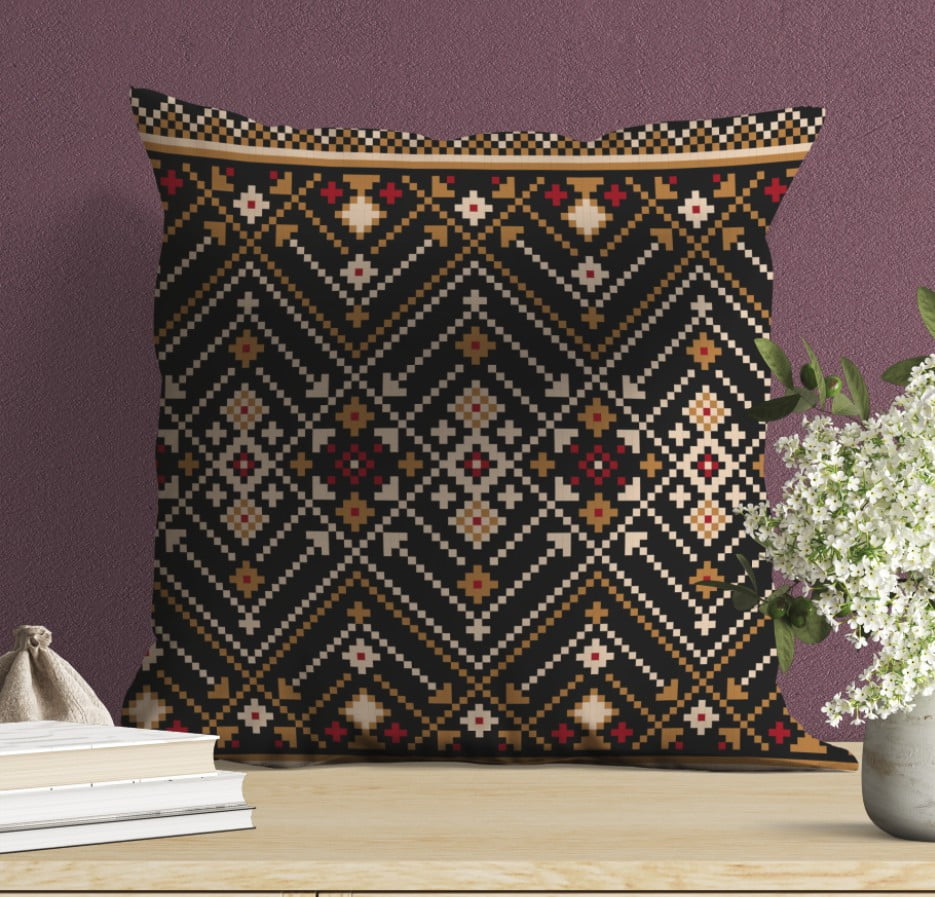 подушка в українському стилі з геометричним узором