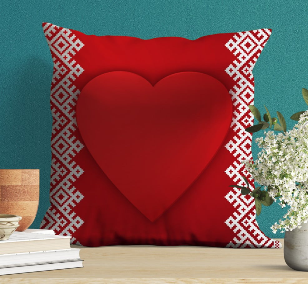 подушка вишиванка з червоним орнаментом серце