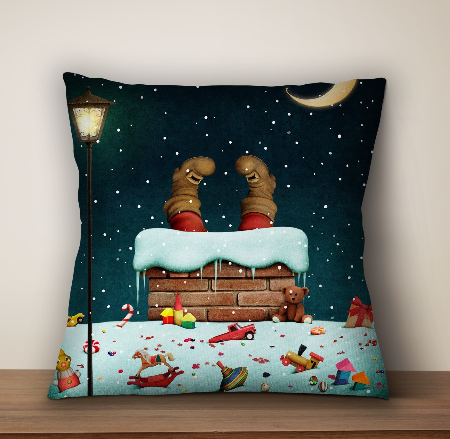 Подушка з новорічним принтом Санта поруч