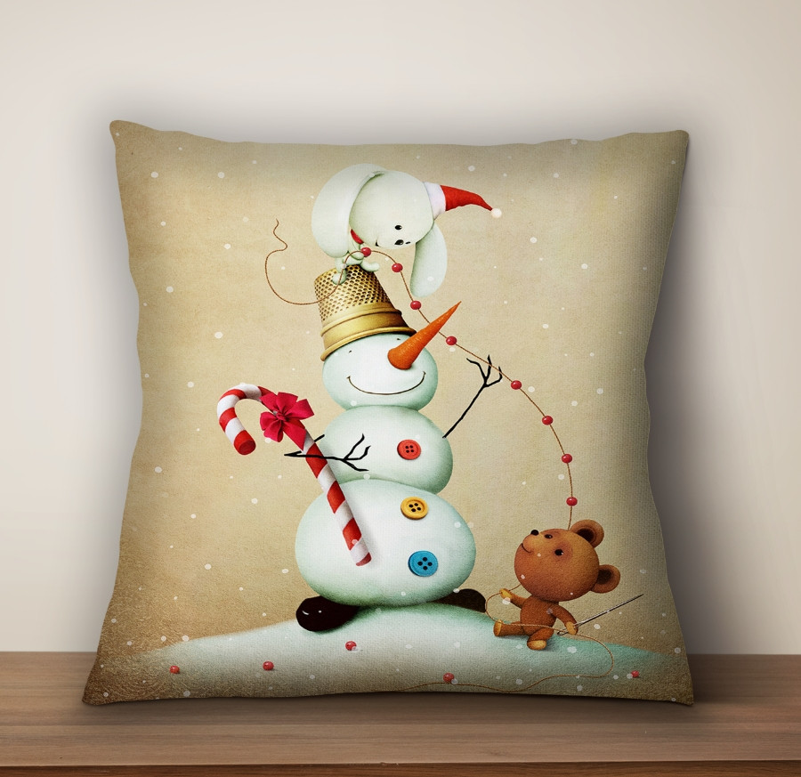 Подушка з новорічним принтом Сніговик з прикрасами